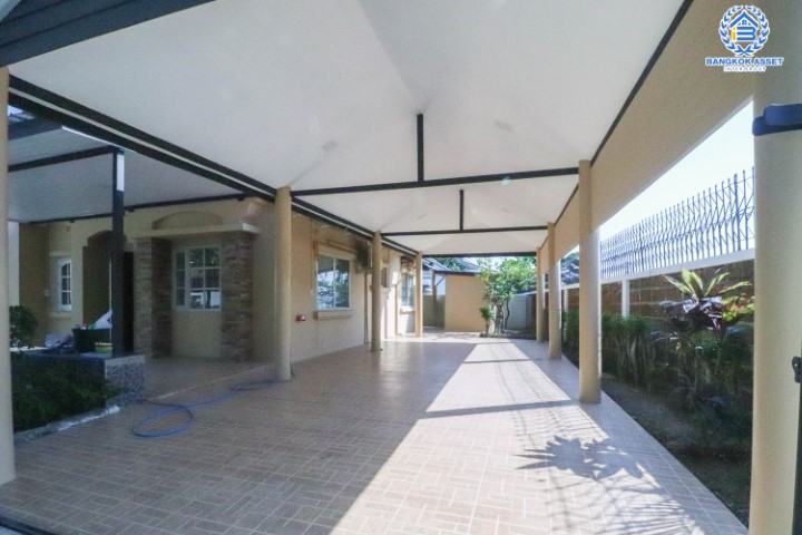 *****บ้านเดี่ยวมือสองย่านนนทบุรี ม.ชลลดา บางบัวทอง หลังมุม! แบรนด์ L&H เนื้อที่เยอะ 62 ตร.ว. ฟังก์ชัน 3 ห้องนอน 2 ห้องน้ำ 2 ที่จอดรถ บ้านชั้นเดียวตกแต่งใหม่ สไตล์รีสอร์ท มีห้องน้ำแยก บนทำเลดี ติดถ.บางกรวย-ไทรน้อย ใกล้รถไฟฟ้าสายสีม่วง "สถานีบางพลู"